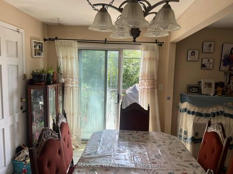 Photo 3 at 33 Crow Trail, Malvern, Toronto