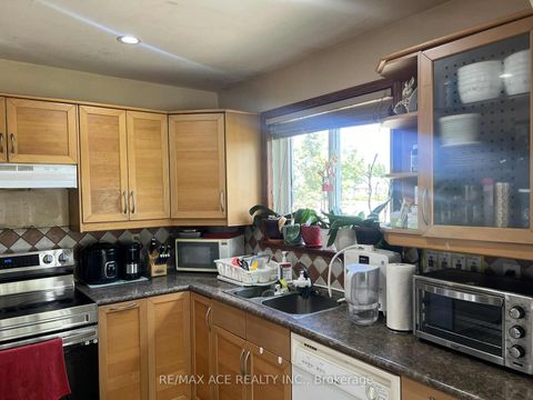 Photo 4 at 33 Crow Trail, Malvern, Toronto