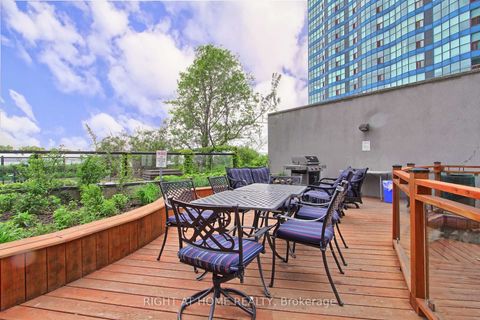 Photo 7 at 504 - 77 Harbour Square, Waterfront Communities C1, Toronto