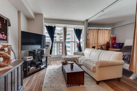 Photo 14 at 504 - 77 Harbour Square, Waterfront Communities C1, Toronto