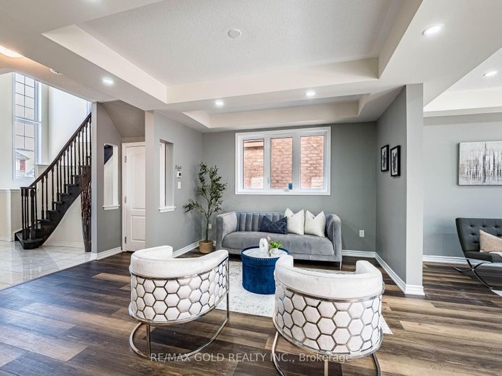 Photo 8 at 6 Feeder Street, Northwest Brampton, Brampton