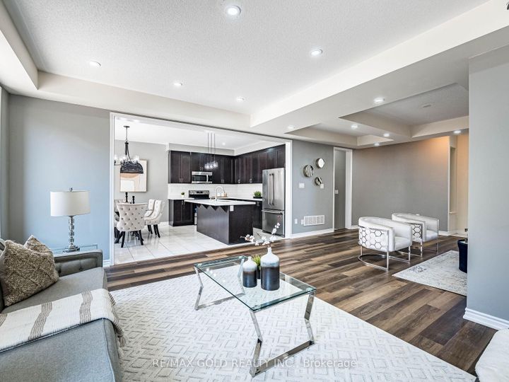 Photo 13 at 6 Feeder Street, Northwest Brampton, Brampton