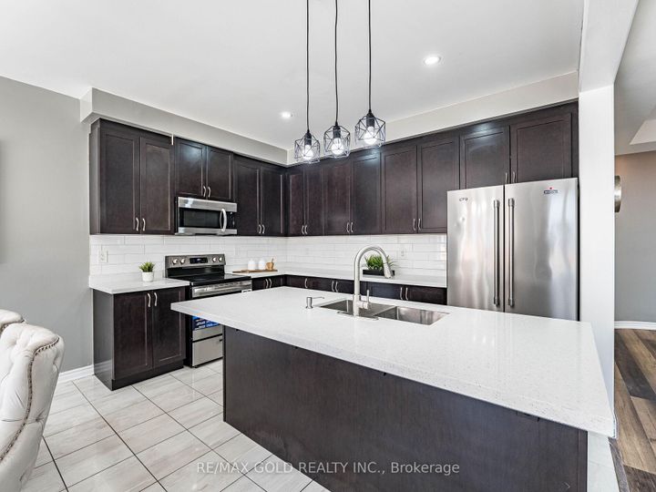 Photo 15 at 6 Feeder Street, Northwest Brampton, Brampton