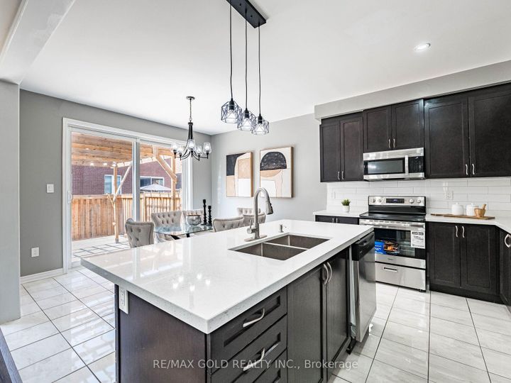 Photo 16 at 6 Feeder Street, Northwest Brampton, Brampton