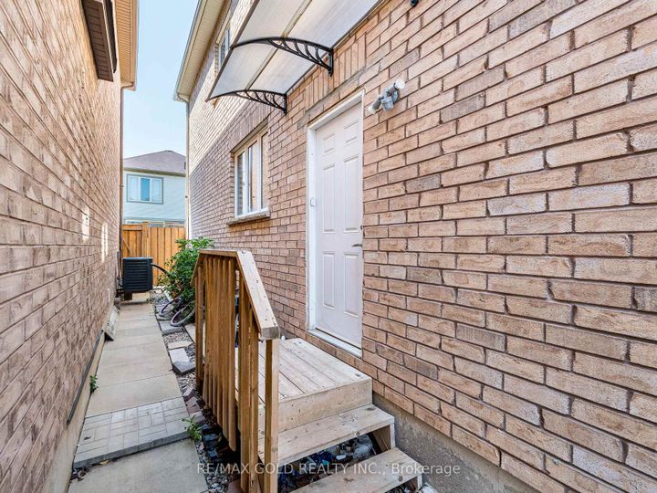 Photo 39 at 6 Feeder Street, Northwest Brampton, Brampton