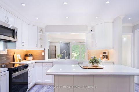 Photo 0 at 4 Elmview Court, Kingsway South, Toronto