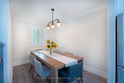 Photo 3 at 4 Elmview Court, Kingsway South, Toronto