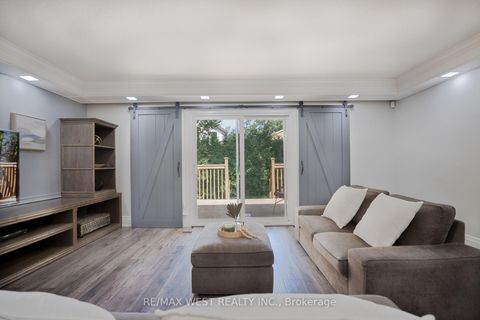 Photo 7 at 4 Elmview Court, Kingsway South, Toronto