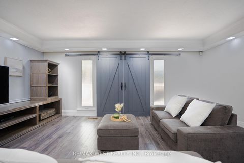Photo 8 at 4 Elmview Court, Kingsway South, Toronto