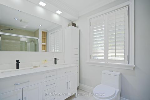 Photo 13 at 4 Elmview Court, Kingsway South, Toronto