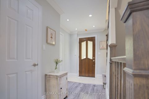 Photo 15 at 4 Elmview Court, Kingsway South, Toronto
