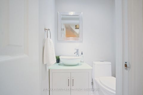 Photo 16 at 4 Elmview Court, Kingsway South, Toronto