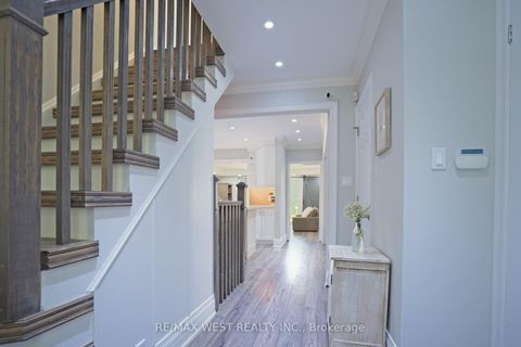Photo 17 at 4 Elmview Court, Kingsway South, Toronto
