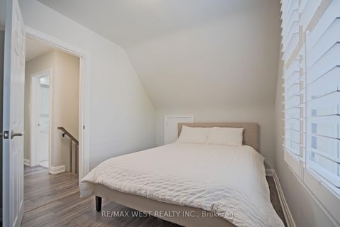 Photo 18 at 4 Elmview Court, Kingsway South, Toronto