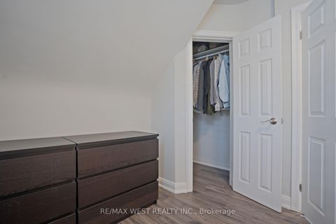 Photo 19 at 4 Elmview Court, Kingsway South, Toronto