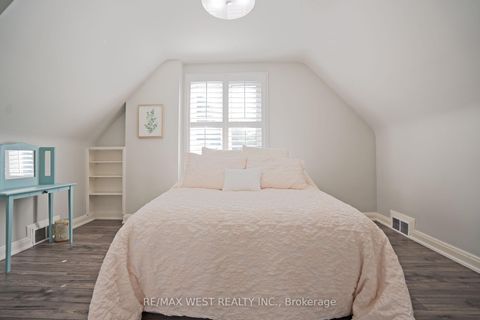Photo 21 at 4 Elmview Court, Kingsway South, Toronto
