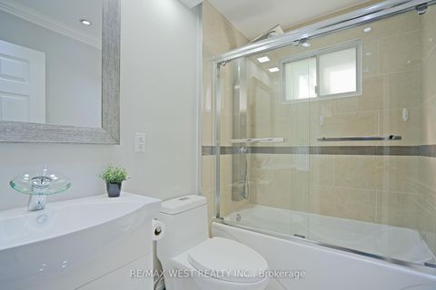 Photo 22 at 4 Elmview Court, Kingsway South, Toronto