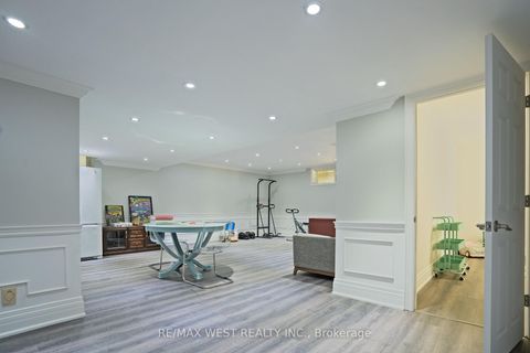 Photo 25 at 4 Elmview Court, Kingsway South, Toronto