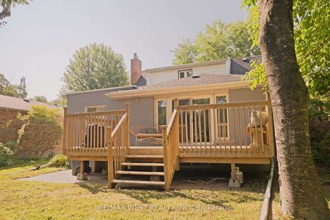 Photo 31 at 4 Elmview Court, Kingsway South, Toronto