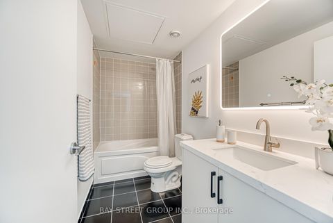 Photo 19 at 4801 - 832 Bay Street, Bay Street Corridor, Toronto