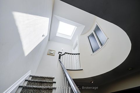 Photo 15 at 529 Davenport Road, Casa Loma, Toronto Photo 15 at 529 Davenport Road, Casa Loma, Toronto