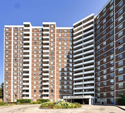 Photo 3 at PH 3 - 10 Edgecliff Golfway, Flemingdon Park, Toronto