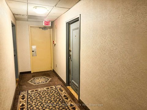Photo 9 at PH 3 - 10 Edgecliff Golfway, Flemingdon Park, Toronto