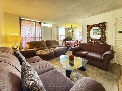 Photo 11 at PH 3 - 10 Edgecliff Golfway, Flemingdon Park, Toronto
