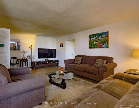 Photo 14 at PH 3 - 10 Edgecliff Golfway, Flemingdon Park, Toronto