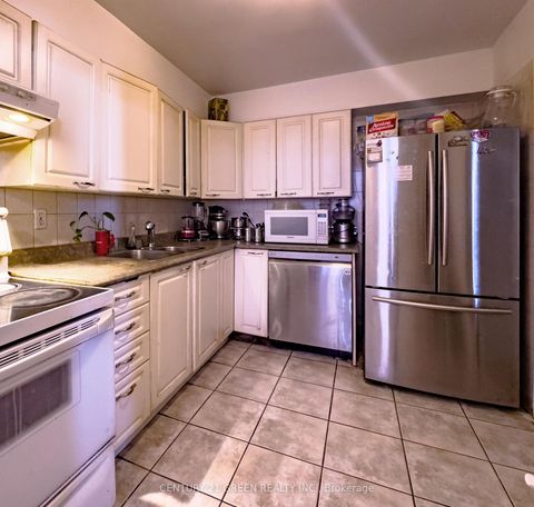 Photo 17 at PH 3 - 10 Edgecliff Golfway, Flemingdon Park, Toronto
