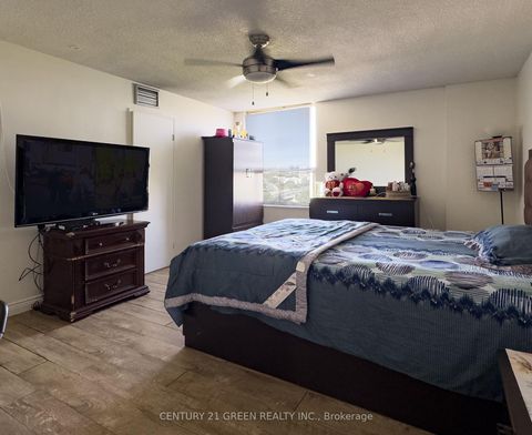 Photo 18 at PH 3 - 10 Edgecliff Golfway, Flemingdon Park, Toronto