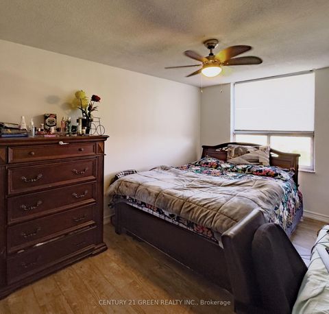 Photo 20 at PH 3 - 10 Edgecliff Golfway, Flemingdon Park, Toronto