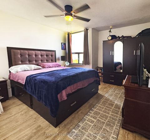 Photo 21 at PH 3 - 10 Edgecliff Golfway, Flemingdon Park, Toronto