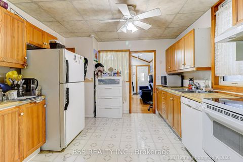 Photo 9 at 96 Laurel Avenue, Kennedy Park, Toronto Photo 9 at 96 Laurel Avenue, Kennedy Park, Toronto