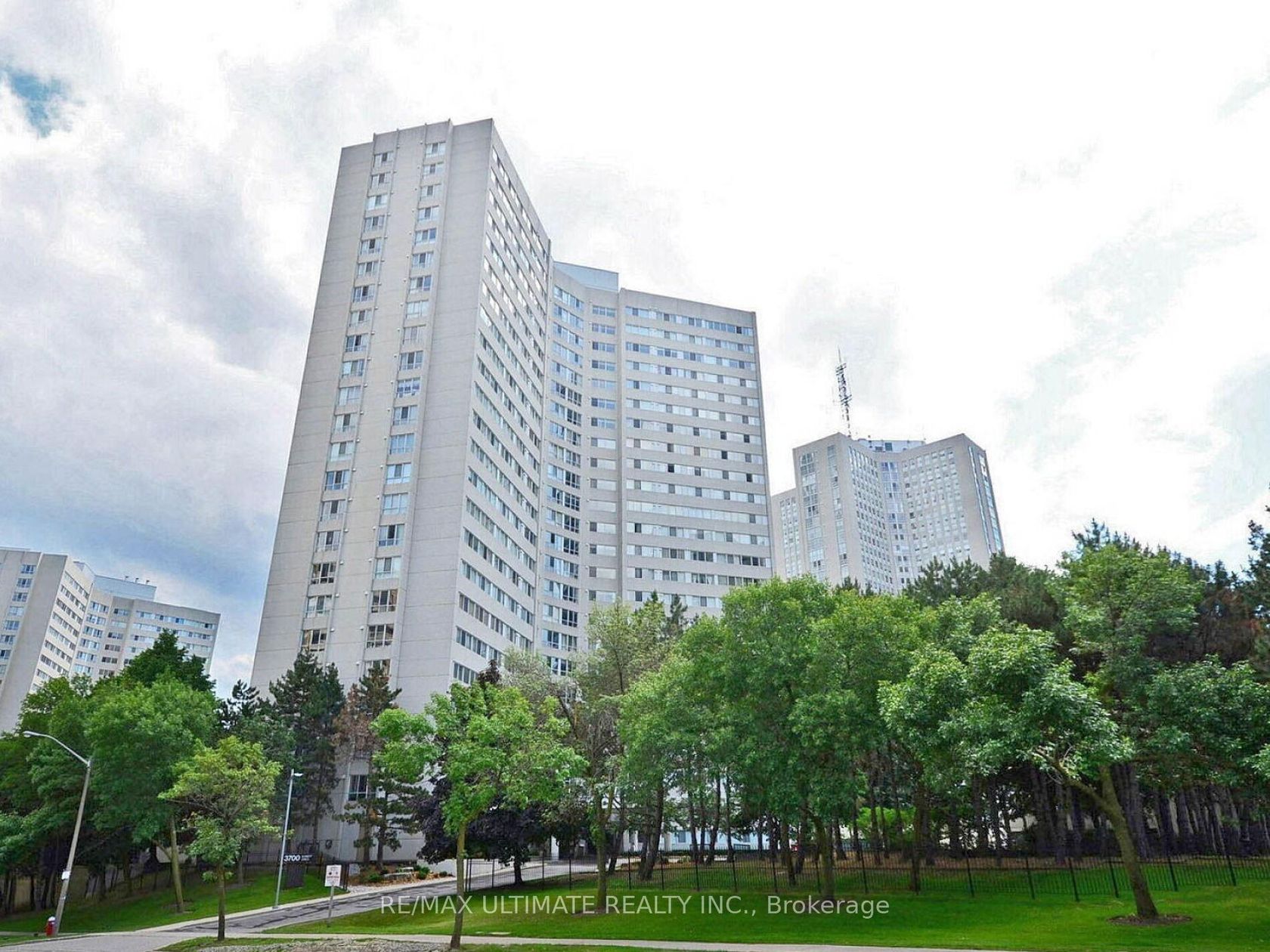 2101 - 3700 Kaneff Crescent, Mississauga Valleys, Mississauga by Loree Meneguzzi Real Estate 2101 - 3700 Kaneff Crescent, Mississauga Valleys, Mississauga