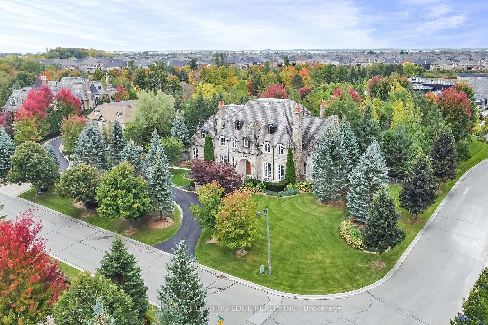 2 NIGHTFALL Court, Kleinburg, Vaughan 