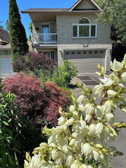 Photo 3 at 276 Sheridan Court, College Manor, Newmarket