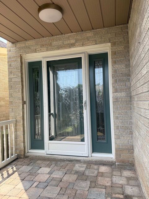 Photo 5 at 276 Sheridan Court, College Manor, Newmarket