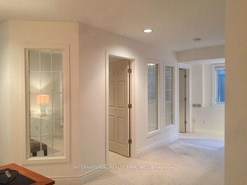 Photo 7 at 276 Sheridan Court, College Manor, Newmarket