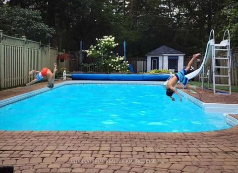 Photo 16 at 276 Sheridan Court, College Manor, Newmarket