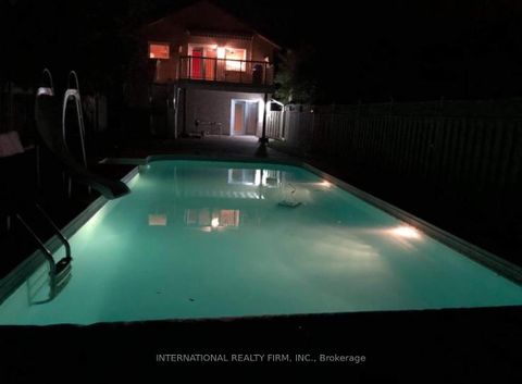 Photo 17 at 276 Sheridan Court, College Manor, Newmarket