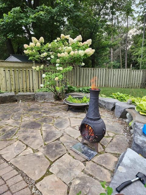 Photo 26 at 276 Sheridan Court, College Manor, Newmarket