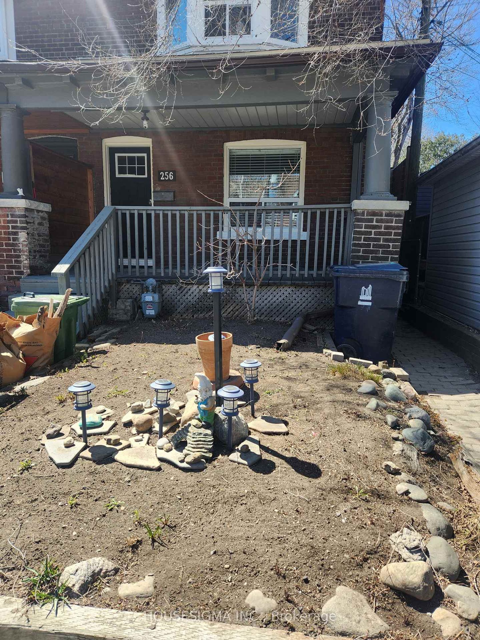 256 Woodbine Avenue, The Beaches, Toronto 