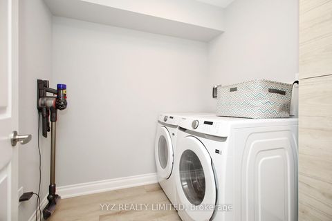 Photo 10 at 407 - 1 Clark Avenue W, Yorkhill, Vaughan