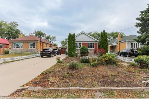 Photo 2 at 34 Greylawn Crescent, Maryvale, Toronto