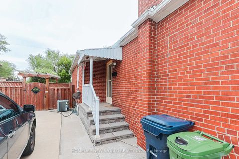 Photo 4 at 34 Greylawn Crescent, Maryvale, Toronto