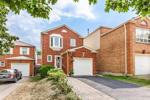 Photo 1 at 37 Lansbury Court, Yorkhill, Vaughan
