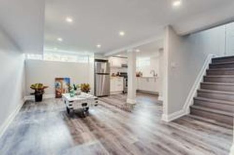 Photo 9 at 323 Kerswell Drive, Crosby, Richmond Hill