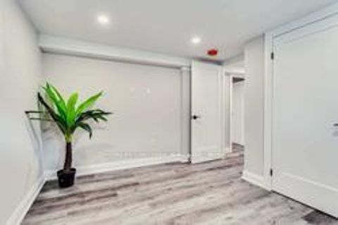 Photo 12 at 323 Kerswell Drive, Crosby, Richmond Hill