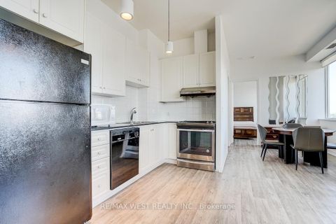 Photo 8 at 1001 - 797 Don Mills Road, Flemingdon Park, Toronto